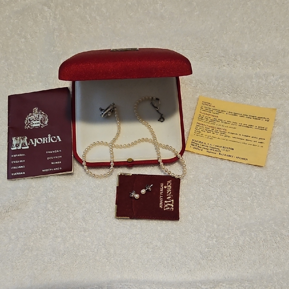 Majorica Joyasy White Pearls Necklace and Earrings Set